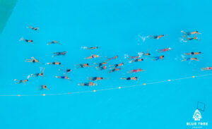 บลูทรี ภูเก็ต ประกาศหานักกีฬาว่ายน้ำจอมอึด ที่มีอายุตั้งแต่ 10 ปีขึ้นไป มาร่วมโชว์พลังสุดท้าทายในการแข่งขัน “Eliminator Swim” ครั้งแรกในเมืองไทย!